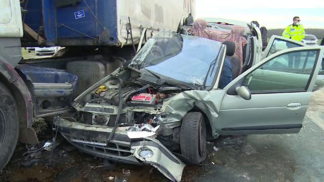 Accident grav, provocat de un șofer care nu a acordat prioritate. Soția sa a murit pe loc