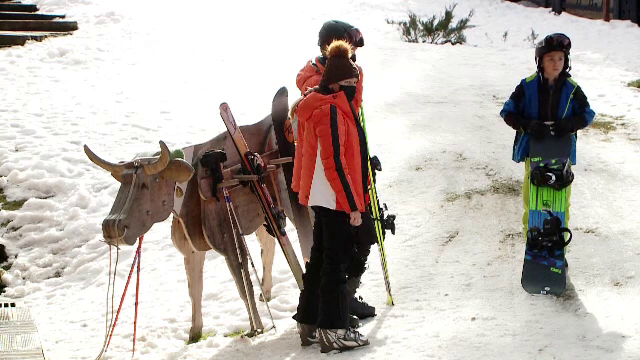 Mai mulți turiști în Poiana Brașov decât în alți ani. O familie poate plăti chiar și 2.000 lei/zi