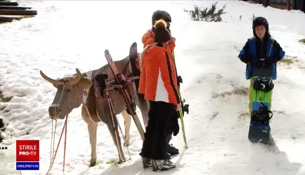 Mai mulți turiști în Poiana Brașov decât în alți ani. O familie poate plăti chiar și 2.000 lei/zi