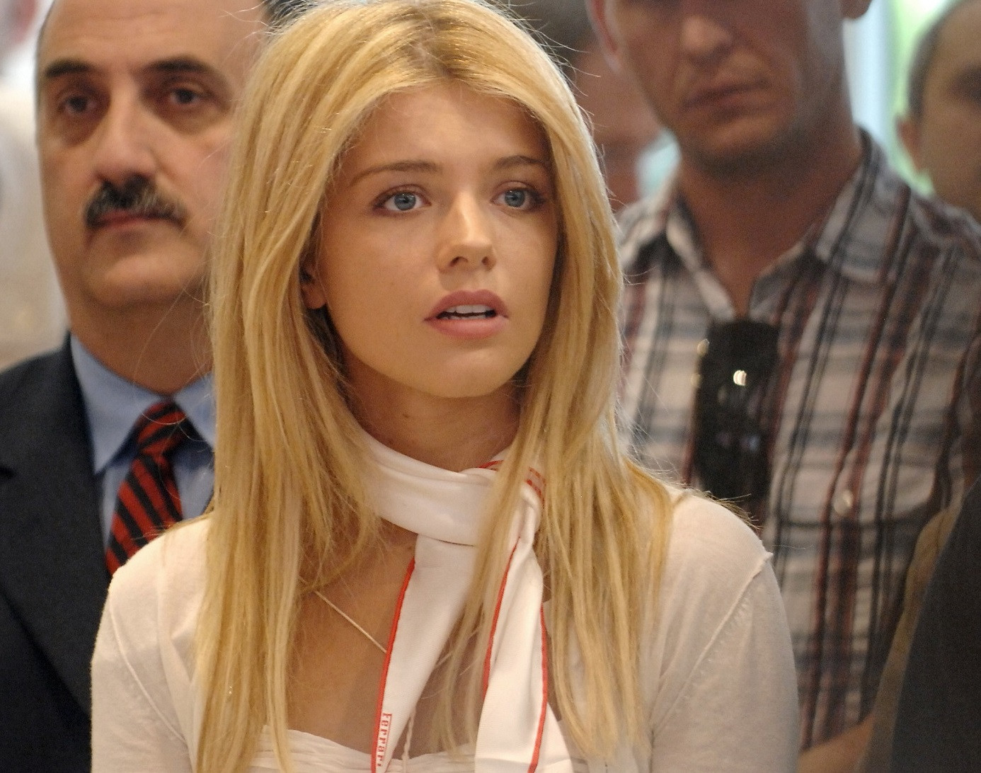 Alexandra Dinu, apariție strălucitoare la debutul ca jurat „Românii au Talent”! Cum a arătat vedeta