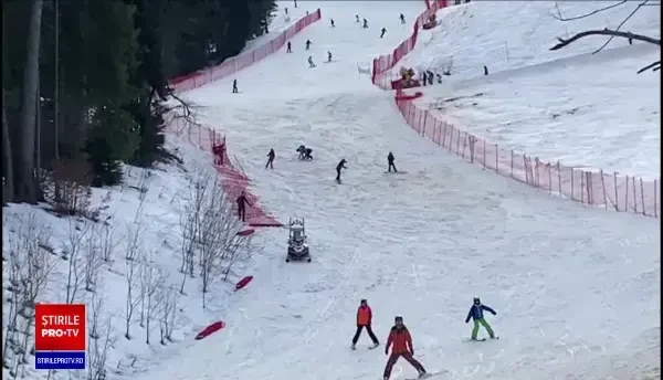 Turiștii s-au înghesuit în stațiunile de munte. Vremea caldă a stricat pârtiile de schi