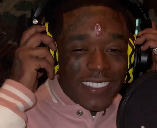 Rapperul Lil Uzi Vert și-a pus în frunte un diamant roz de 24 de milioane de dolari. FOTO