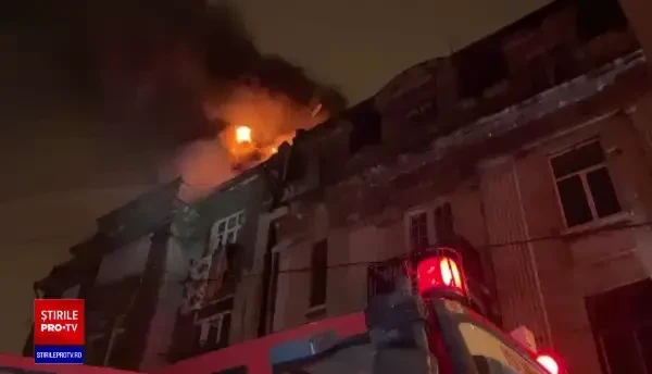Incendiu puternic în Capitală, în apropiere de Gara de Nord
