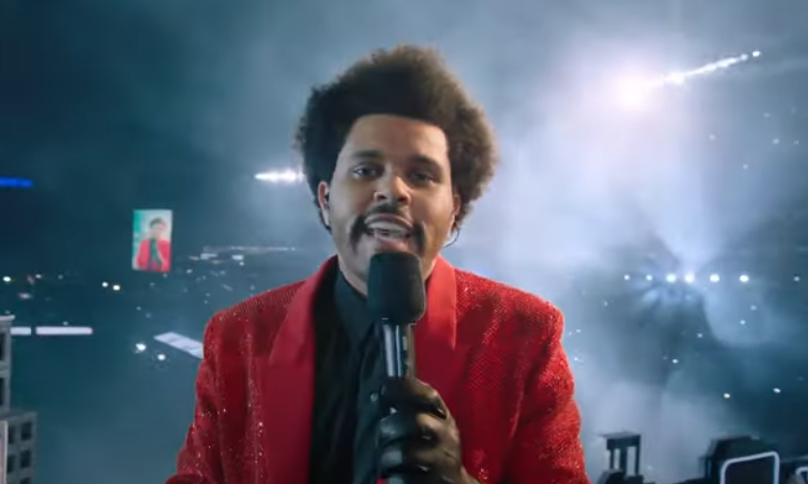 The Weeknd, show electrizant la Super Bowl, cu dansatori cu chipuri bandajate