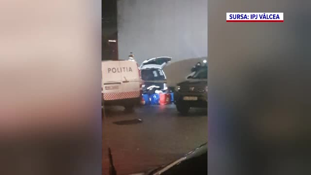 Patru bărbați care au furat electrocasnice și gadgeturi din magazine au fost reținuți