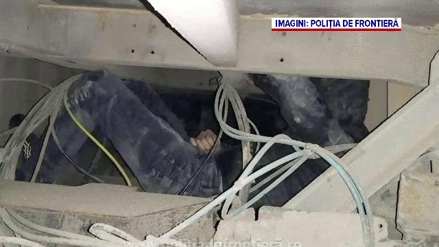 Doi sirieni au încercat să intre în România ascunşi sub un camion. Au mers 10 km agăţaţi de osie