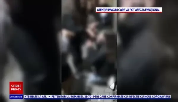 O fată din Chișinău, filmată în timp ce era umilită şi bătută de un grup de adolescente