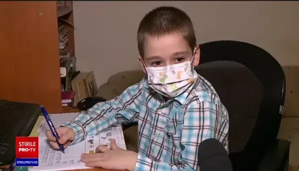 Elevii care au rămas online din cauza afecțiunilor ori persoanelor vulnerabile din familie. Cei mai mulți sunt în Constanța