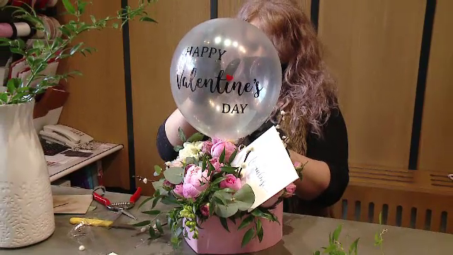 Florarii se pregătesc pentru cea mai profitabilă perioadă din an. La ce preţ au ajuns buchetele