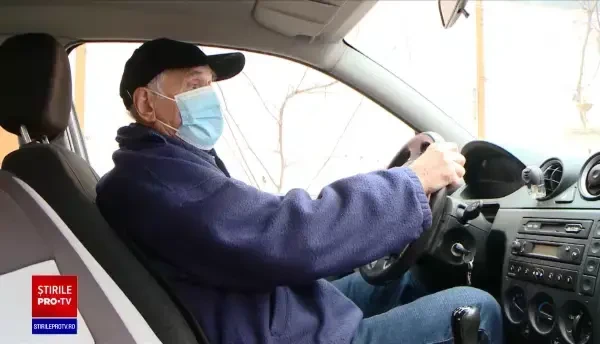 Șoferul de 97 de ani nu a văzut că a lovit un pieton pe trecere. ”Ce să fie? Nimic”