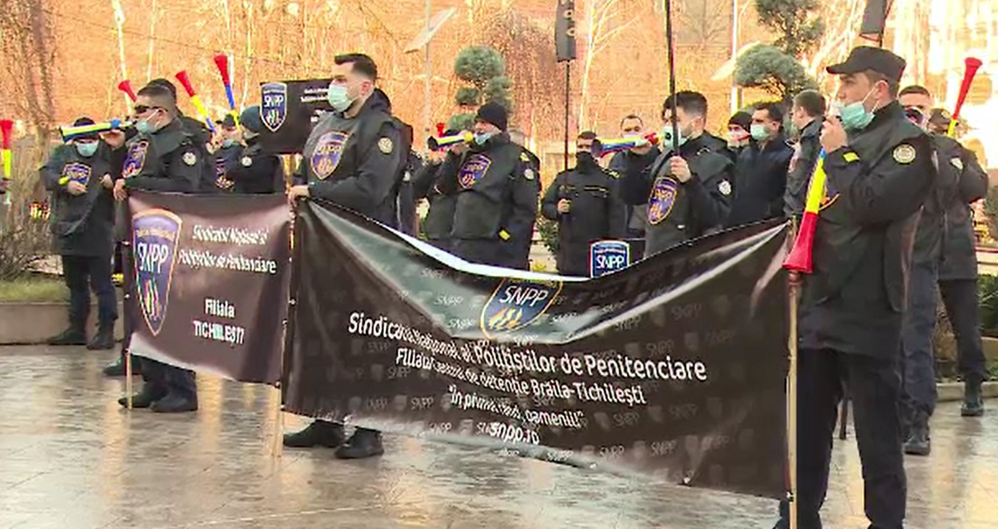 Proteste ale bugetarilor în mai multe orașe din țară, din cauza anunţurilor legate de reducerea sporurilor