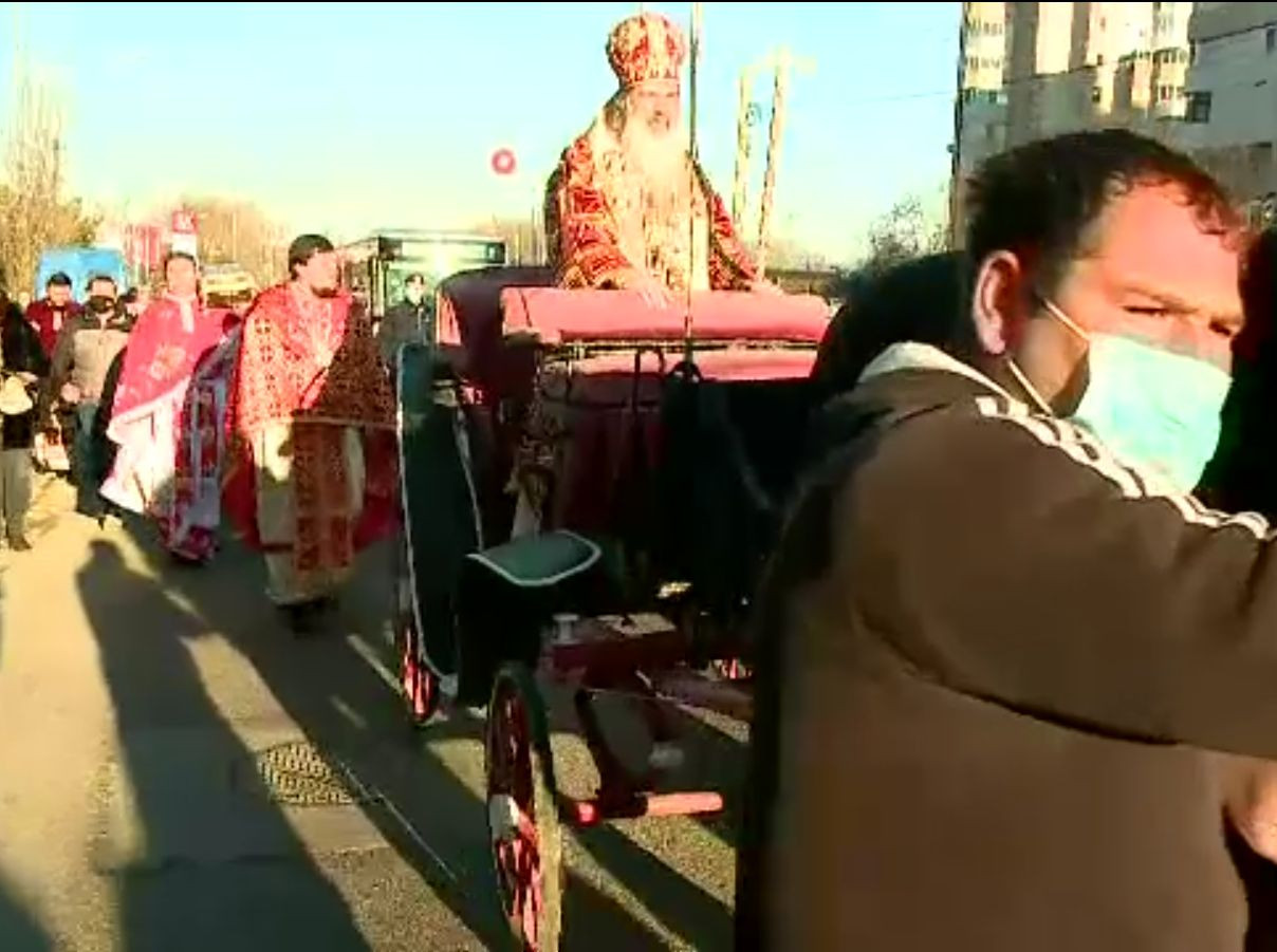 IPS Teodosie, în caleaşcă trasă de un armăsar negru la pelerinajul Sf. Haralambie. Cum i-ar fi venit ideea