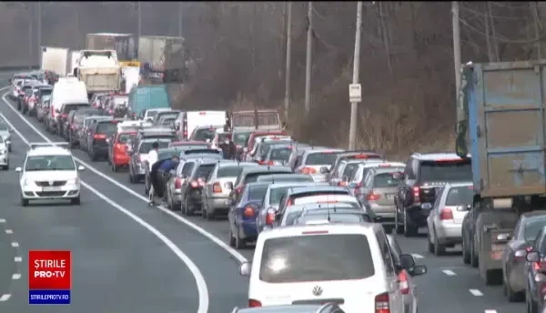 Planul autorităţilor pentru a fluidiza traficul pe Valea Prahovei până la construcția autostrăzii