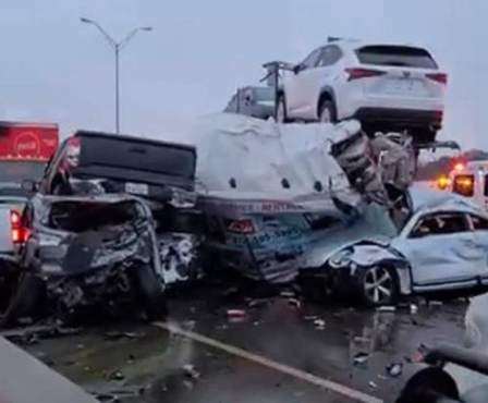 Cel puţin cinci morţi într-un carambol cu 100 de maşini pe o autostradă îngheţată din Texas