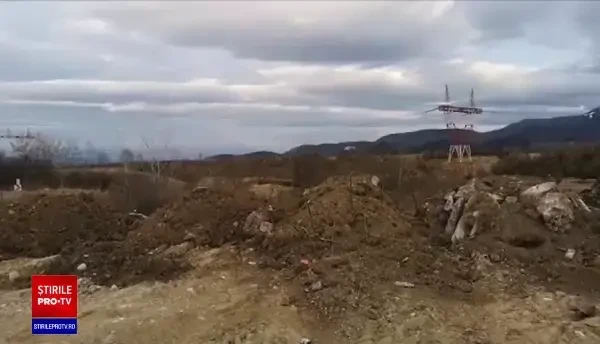 Tone de moloz aruncate pe malul unui râu între Râșnov și Bran. Ce spune proprietarul terenului