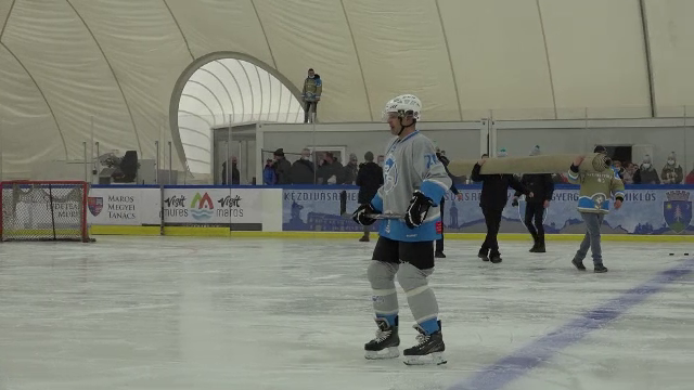 Patinoar artificial, construit la Sângeorgiu de Mureș. 90% din bani au fost oferiți de statul ungar