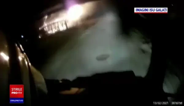 Cameră montată pe casca unui pompier din Galați. Imaginile surprinse în timpul unei intervenții