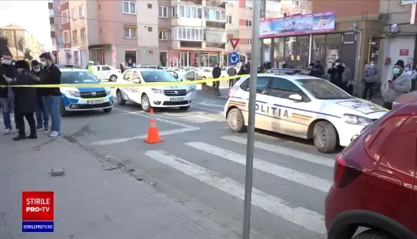 Haos pe o sradă din Alba Iulia. O șoferiță a provocat un accident, după care a intrat cu mașina într-o florărie