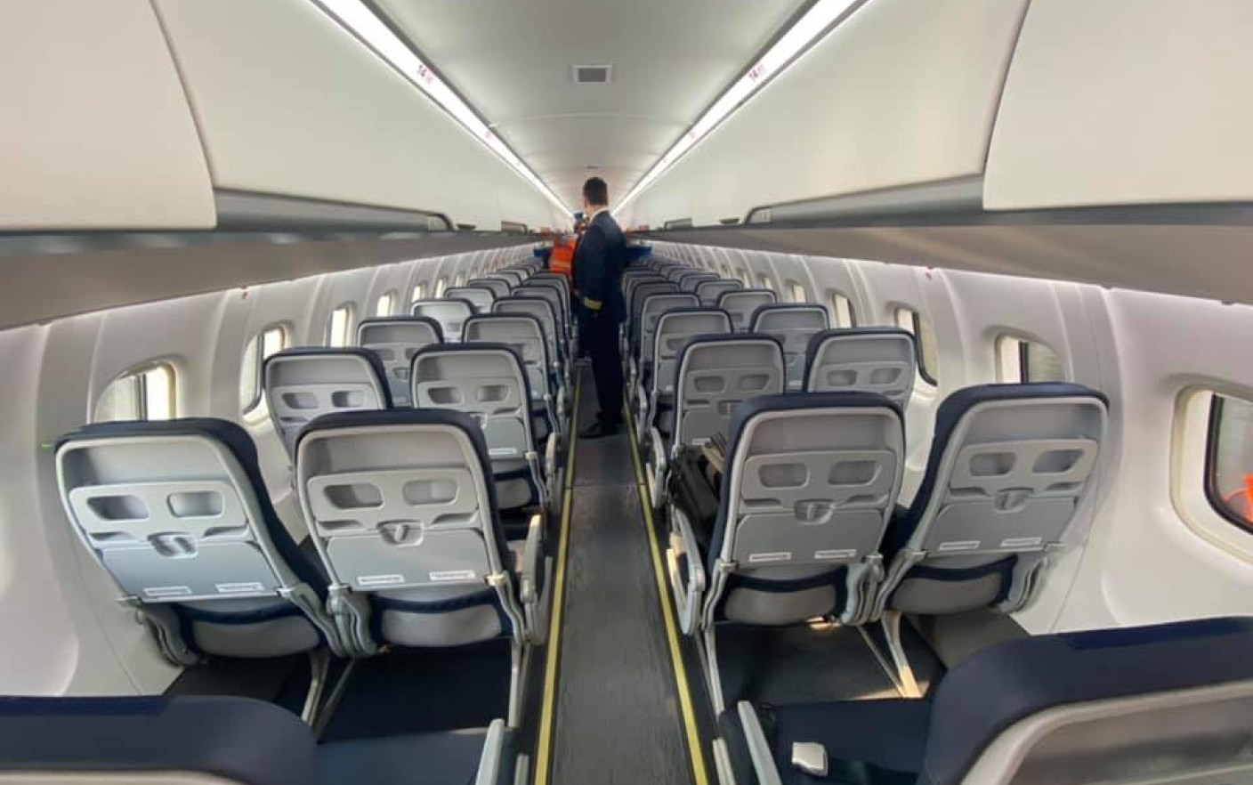 Tarom strânge centura. Compania vrea să dea afară 700 de angajați și să reducă din posturile de conducere