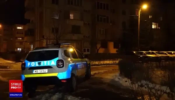 O femeie a căzut de la etaj, dintr-un bloc din Baia Mare. Nu se știe dacă este sinucidere sau accident