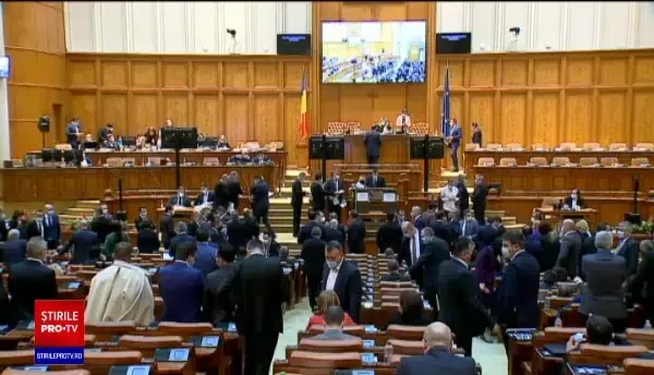 Parlamentul a aprobat eliminarea pensiilor speciale ale senatorilor și deputaților. UDMR nu a votat