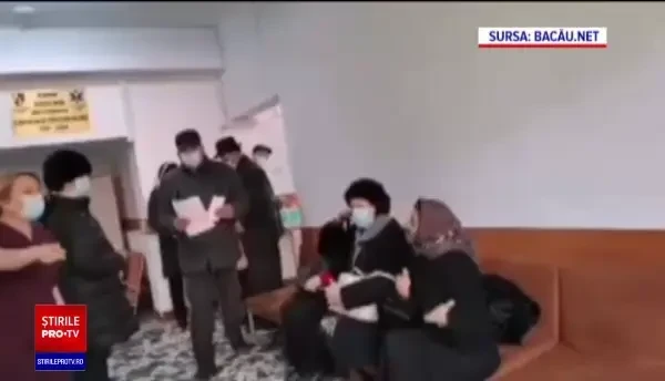 Situație revoltătoare în Bacău. Mai mulţi oameni au fost scoşi afară din Spitalul Județean în pijamale