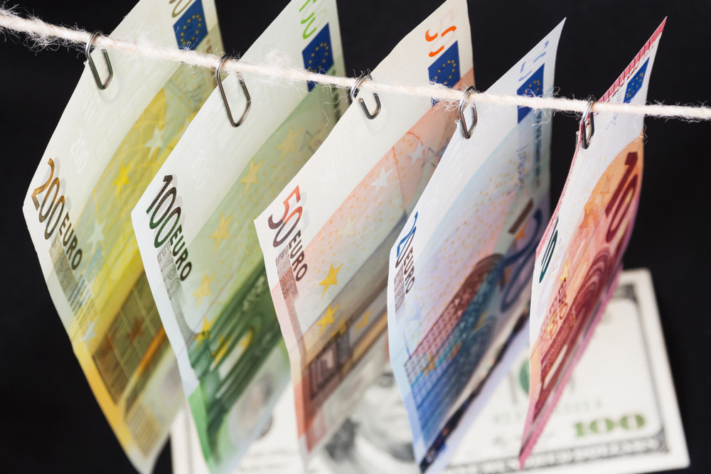 Oligarhi şi funcţionari de rang înalt apropiaţi lui Putin, anchetați în Franța pentru ”spălare de bani”