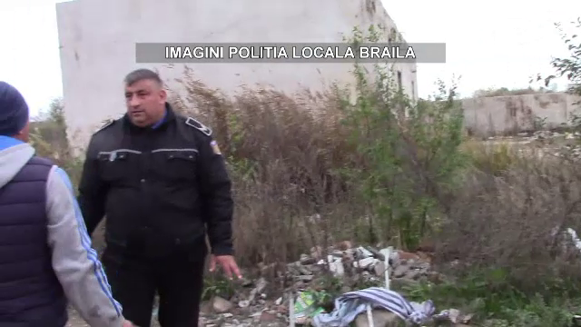 Reacția unui bărbat când a fost prins de polițiști aruncând saci cu gunoaie pe domeniul public