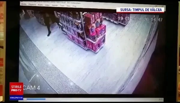 Învățătoare din Vâlcea, acuzată că a jucat la păcănele mii de euro luaţi de la părinţi. Ar fi fost datoare la cămătari