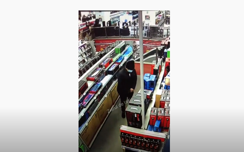 Student la Drept prins la furat, deși era în arest la domiciliu pentru trafic de heroină. Incredibil unde ascundea produsele