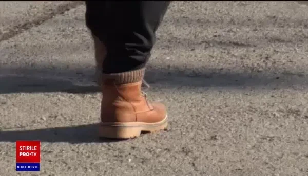 Caz șocant în Bacău. Un băiat de 16 ani, abuzat sexual de un alt tânăr într-o scară de bloc