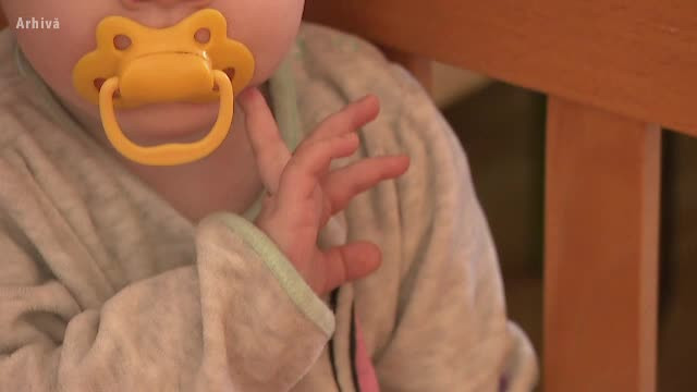 Caz șocant în Botoșani. Un bebeluș ar fi murit pentru că ar fi fost legănat prea tare