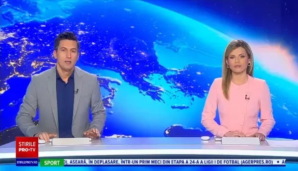 Operațiune dificilă în Dâmbovița. O vacă, salvată cu excavatorul dintr-o râpă