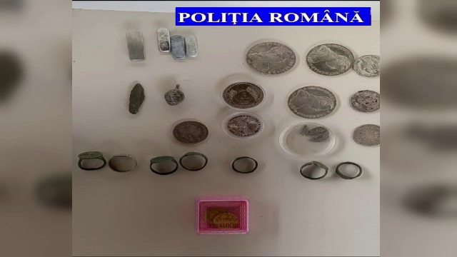 Comoara găsită de polițiști în locuința unui bărbat din Hunedoara, suspectat de spălare de bani