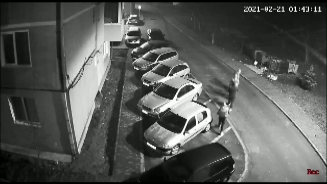 Tineri din Arad, prinși în timp ce furau catalizatoare din autoturisme