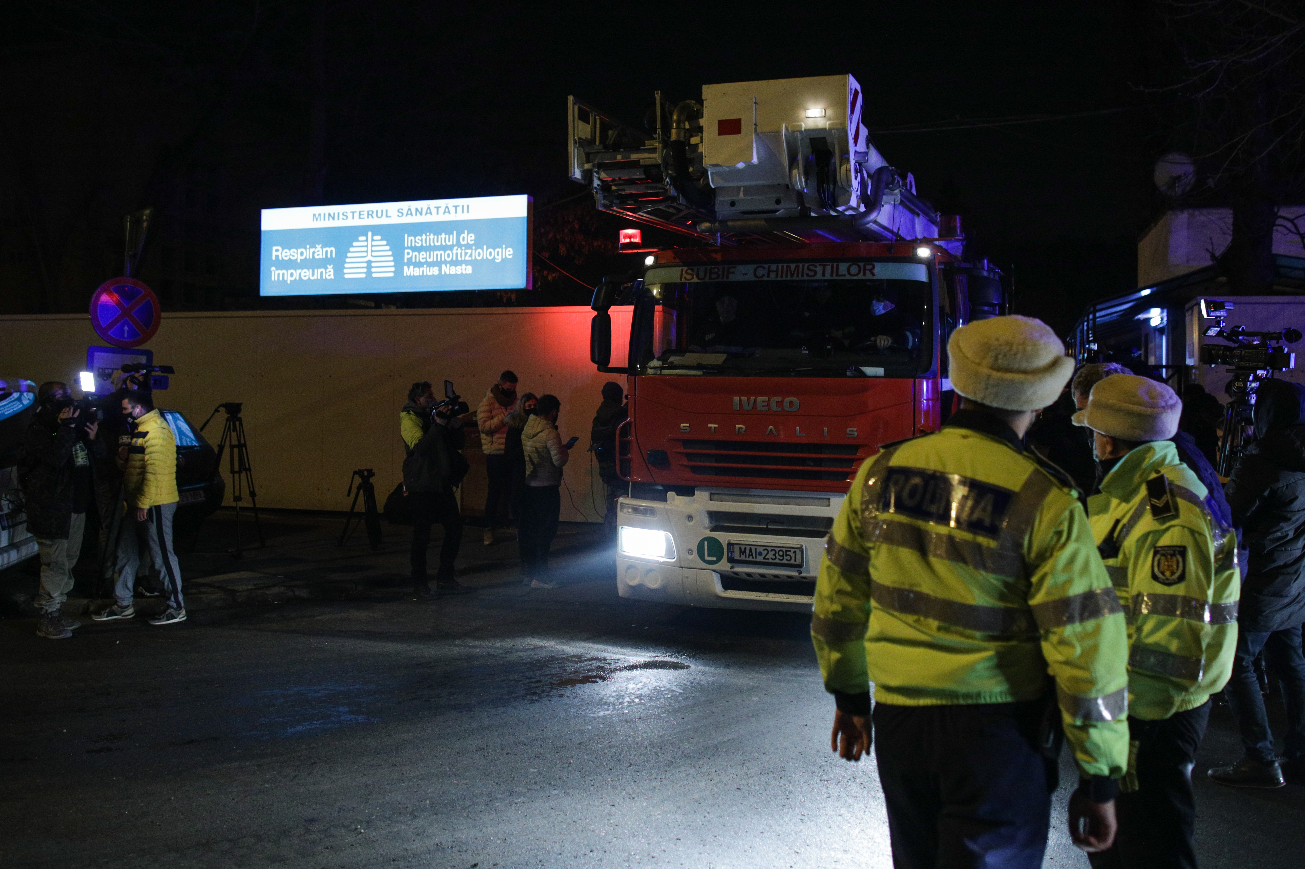 Ministrul de Interne: Din datele preliminare rezultă că nu a fost vorba despre un incendiu la Marius Nasta