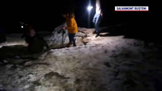 Cum au plecat șapte tineri spre Cascada Urlătoarea, în plină iarnă. Au coborât cu ajutorul salvamontiștilor