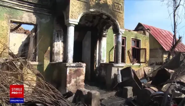 Un bătrân din Dâmbovița a ars de viu în propria casă. ”Ardea tot satul, nu glumesc”