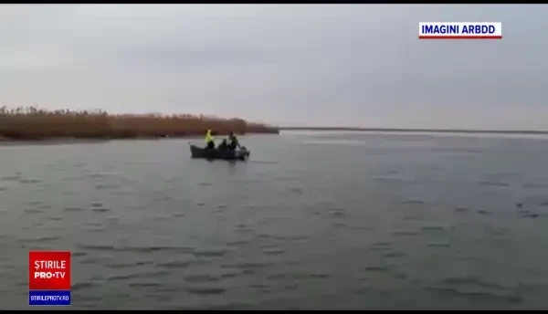 Trei polițiști de frontieră, prinși într-o barcă pe un lac unde accesul este interzis. Care a fost explicația lor