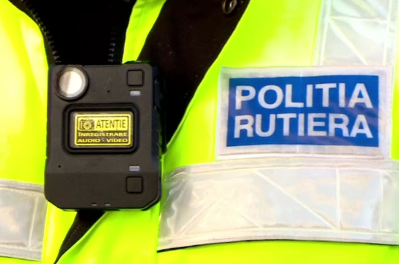 Culmea prostiei: i-a dat șpagă polițistului care avea bodycam-ul pe REC. Ce s-a întâmplat imediat după, la Negrești-Oaș