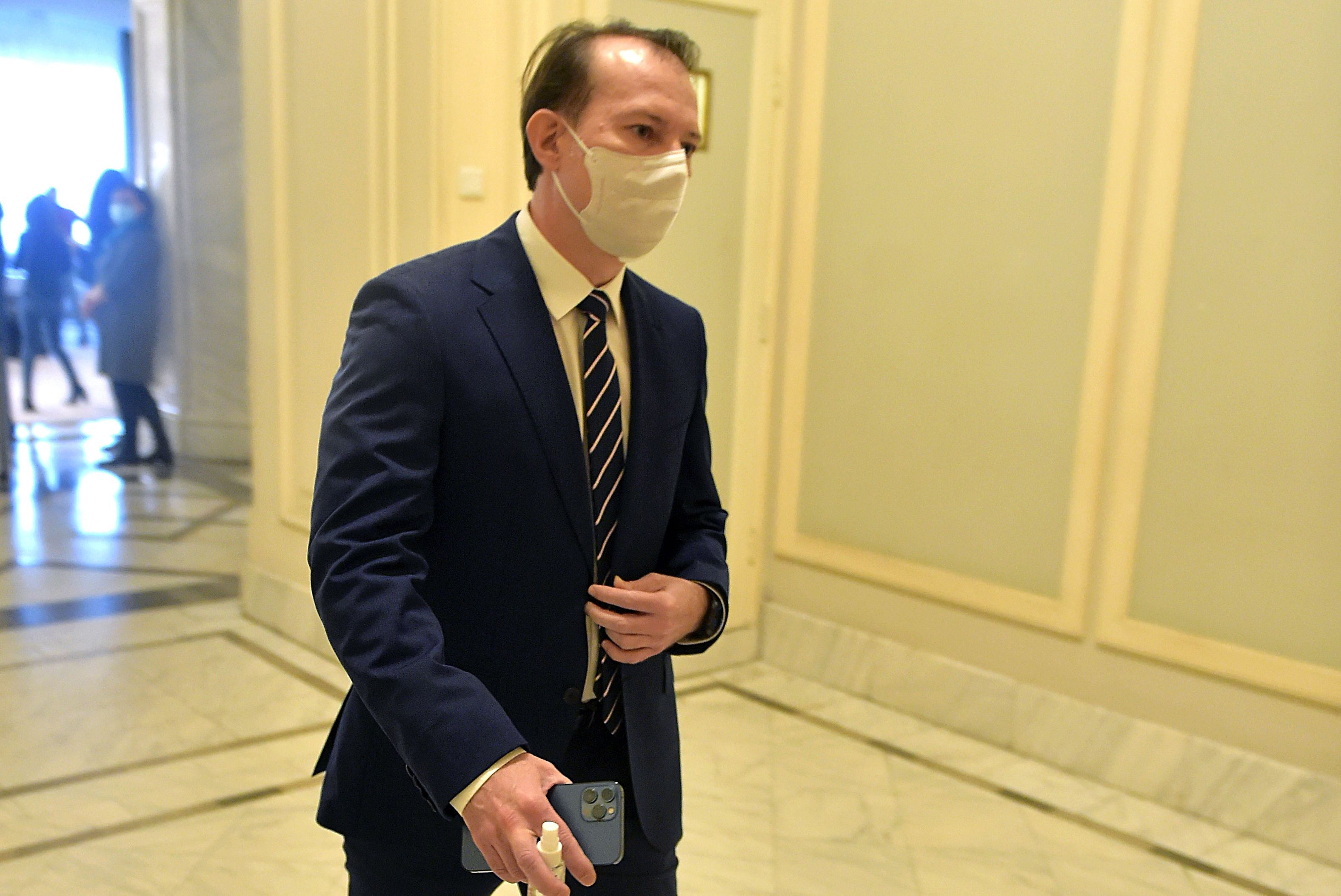 Premierul Florin Cîțu susține interzicerea cumulului pensie cu salariul de la stat