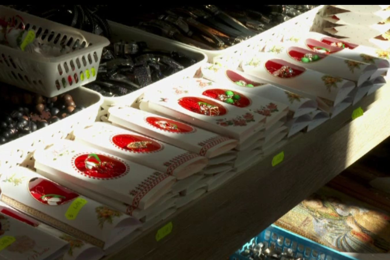 Ministrul Educaţiei a anunţat că nu interzice mărţişoarele şi florile în şcoli, invocând UNESCO