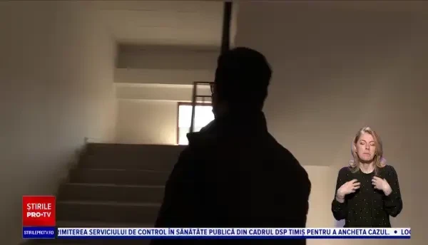 Scări care se termină în tavan și lipsă de acustică pentru evenimente, într-un cămin cultural din Timiș