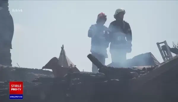 Doi bătrâni și-au găsit sfârșitul după ce au lăsat lemne uscate lângă soba încinsă