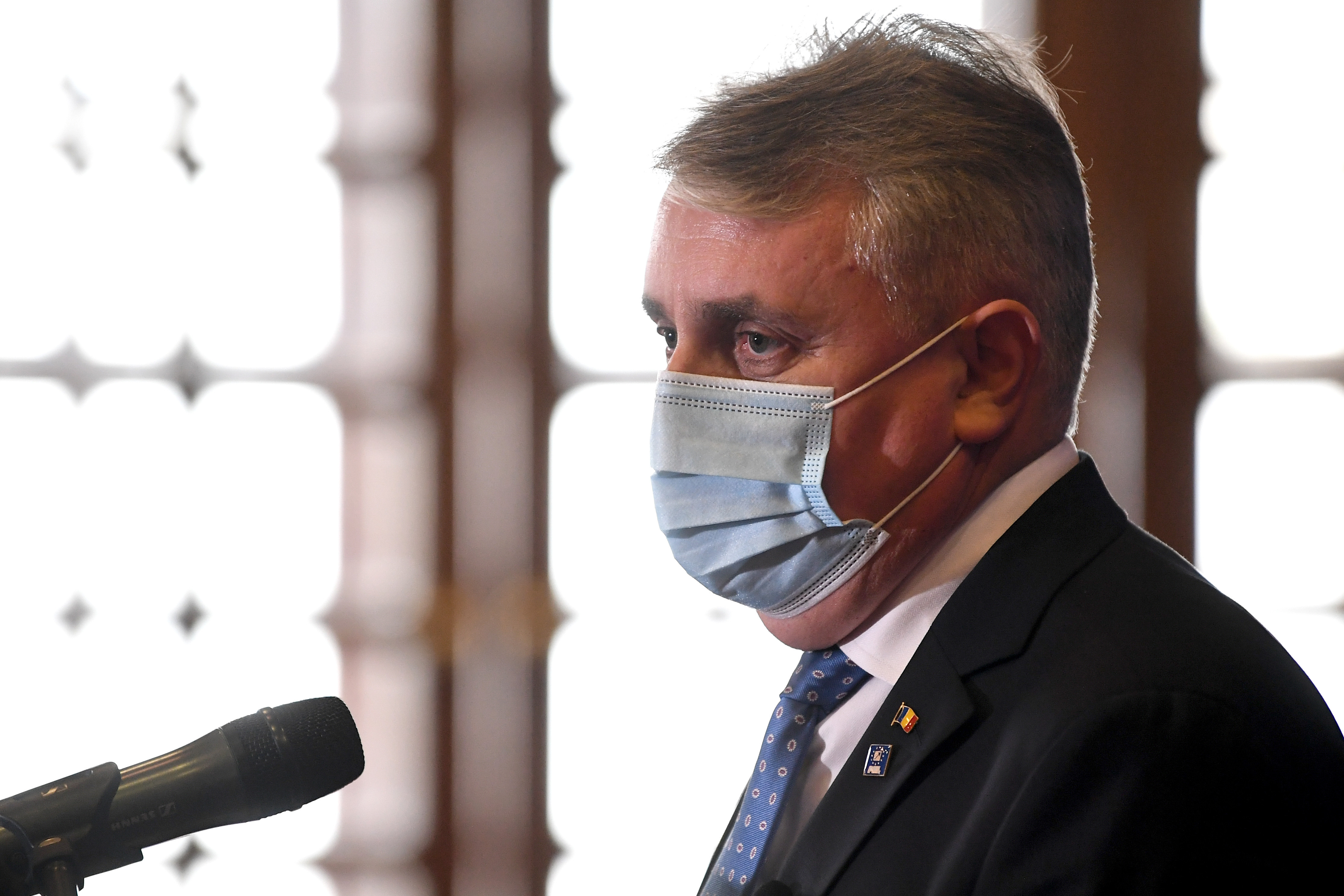 Bode: ”Discutăm despre renunţarea la purtarea măştii în centrele de fitness şi în bazinele de înot de la 1 iunie”