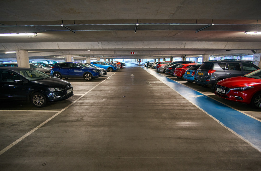 Proiect în Alba Iulia. Dezvoltatorii ar putea fi obligați să asigure loc de parcare proprietarilor