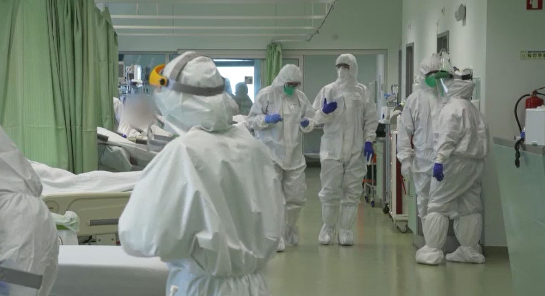 Al treilea val de COVID-19 pune stăpânire pe Europa. Statele care se pregătesc să impună noi restricții