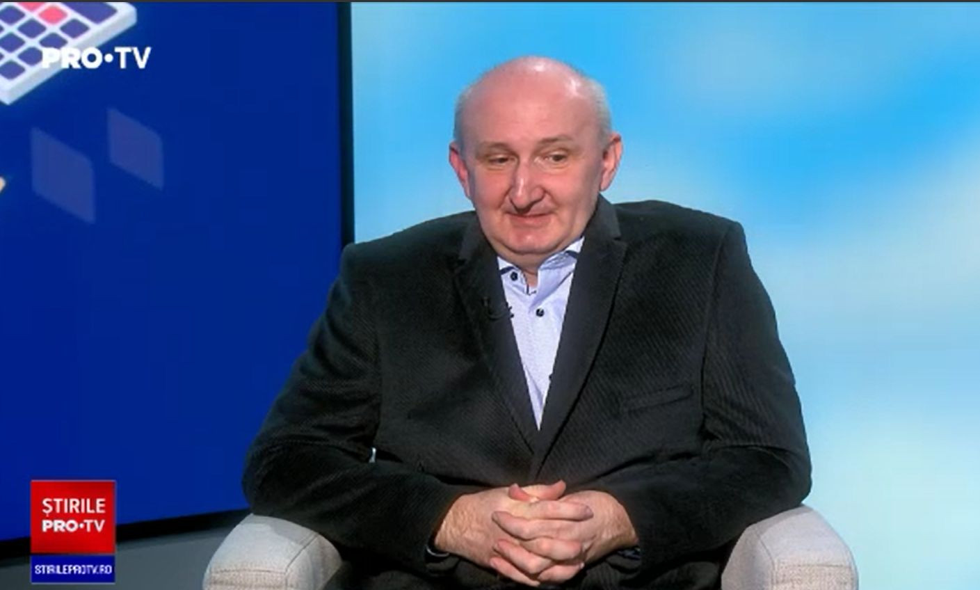 „Viitor cu clasă”. Profesorul Ovidiu Bădescu a strâns sute de colegi care pregătesc gratuit elevi din țară. Ce este ForLife