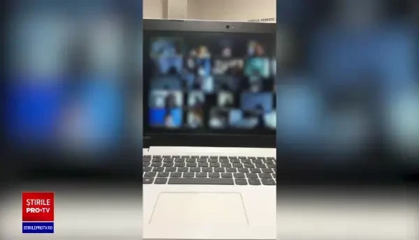 Un profesor din București s-a afișat în lenjerie intimă în fața elevilor, la un curs online