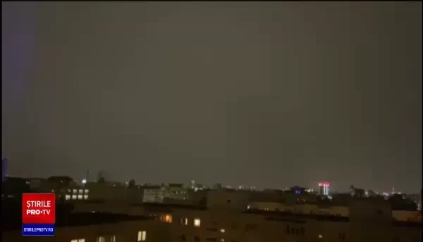 Furtuna de sâmbătă seara din Bucureşti s-ar putea repeta. Ne putem aştepta chiar la ninsori